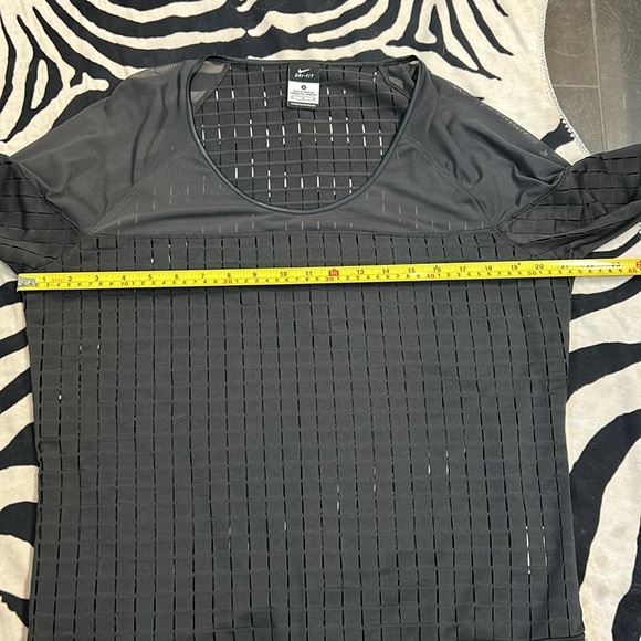 Nike dry fit see-through a workout top - Picture 9 of 13